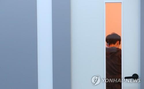 지난 2009년 글로벌 금융위기 때 바닥을 친 고용률이 지금까지 꾸준히 증가세를 이어왔지만 유독 20대 연령층만 아직도 금융위기 당시의 고용률에 미치지 못하는 것으로 나타났다. [사진= 연합뉴스]