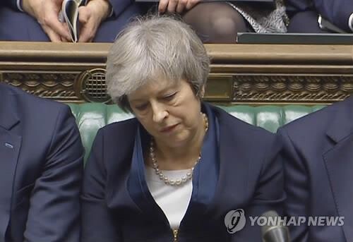 테레사 메이 영국 총리가 하원에서 치러진 브렉시트 합의안 투표가 부결되면서 침통함을 감추지 못했다. [사진= 연합뉴스]