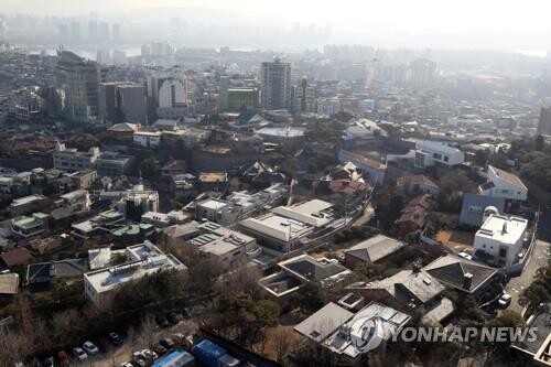 서초·강남·종로·동작·성동 등 5개 구청이 함께 국토부를 찾아 공시가 조정 요청했다.서울 용산구 이태원로 일대 단독주택 [사진= 연합뉴스]