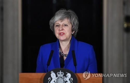 불신임 위기를 넘긴 메이 英 총리가 성명을 발표하고 있다. [사진= 연합뉴스]