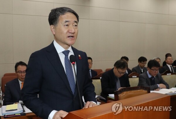 박능후 보건복지부 장관이 18일 오전 열린 국회 보건복지위 전체회의에서 국민연금 종합운영계획 관련 현안보고를 하고 있다. [사진= 연합뉴스]