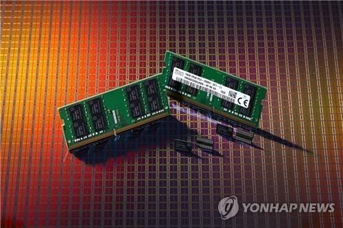 최고 매출을 달성한 삼성전자와 SK 하이닉스는 하반기 D램 시장의 둔화로 4분기 어닝쇼크를 기록하기도 했다.