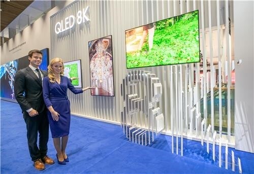 삼성전자가 네덜란드 암스테르담에서 열리는 유럽 최대 디스플레이 전시회 'ISE 2019'에 참가해 8K 사이니지 등 상업용 디스플레이 신제품을 공개했다. [사진= 연합뉴스]