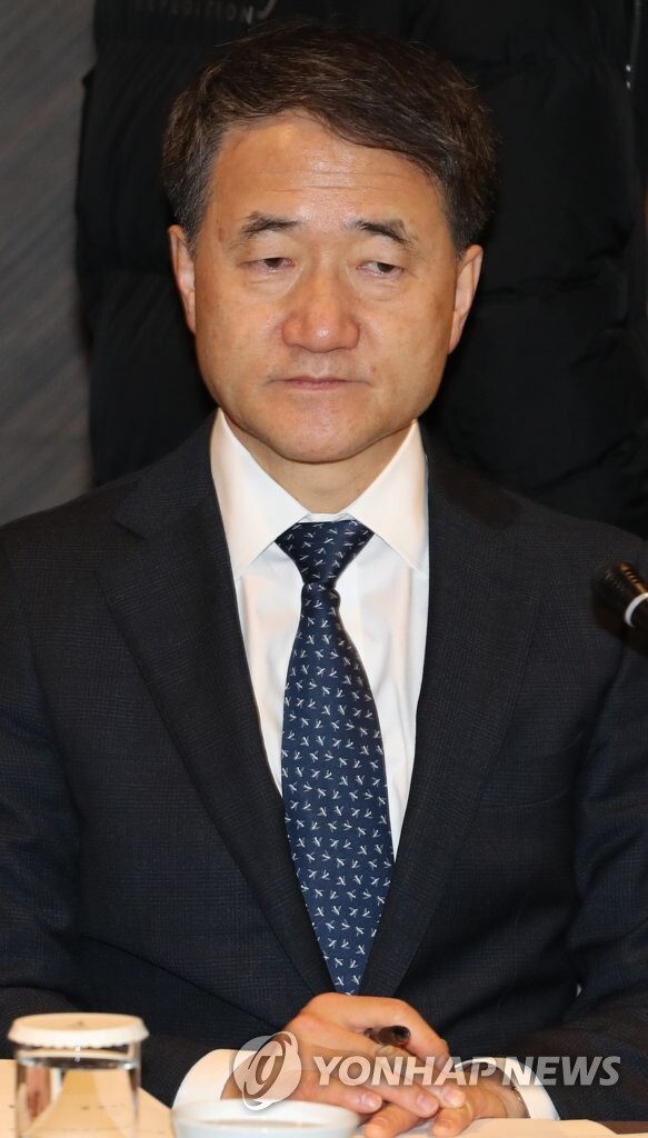 박능후 보건복지부 장관이 1일 오전 서울 중구 플라자 호텔에서 열린 2019년도 제2차 국민연금기금운용위원회에 참석했다 [사진= 연합뉴스]