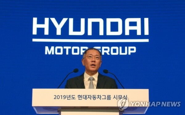 지난 1월 2일 서울 서초구 현대차 본사에서 열린 2019 시무식에서 신년사하는 정의선 현대자동차그룹 수석부회장. [사진= 연합뉴스]