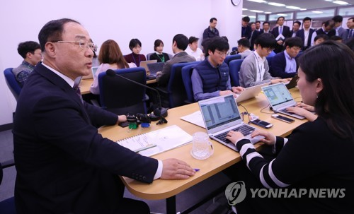 홍남기 경제부총리 겸 기획재정부 장관. [사진 = 연합뉴스]