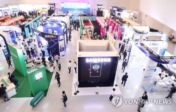 지난 5월 23일 서울 중구 동대문디자인플라자에서 열린 '제1회 코리아 핀테크 위크 2019' 부스 모습. [사진= 연합뉴스]