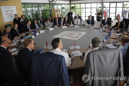 페이스북 가상화폐 등 문제 논의하는 G7 재무장관과 중앙은행 총재들. [사진=AP/연합뉴스]