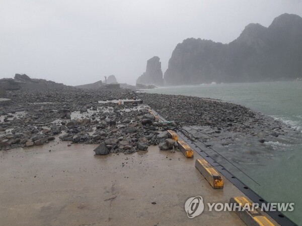 전남 신안군 흑산면 가거도. 초강력 태풍 링링의 강풍에 옹벽이 무너져 있다. [출처= 기상청 날씨누리]