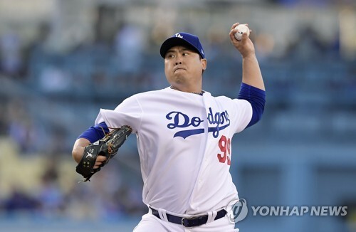 류현진이 아시아투수 최초로 메이저리그 평균자책점 1위의 금자탑을 이룩했다. [사진= AP/연합뉴스]