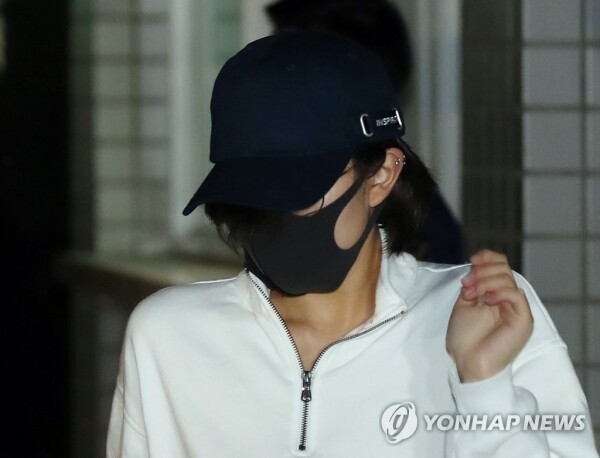 변종 대마 밀반입 및 흡연 혐의로 최대 징역 5년을 구형 받은 홍정욱 전 의원 딸 홍모양. [사진= 연합뉴스]