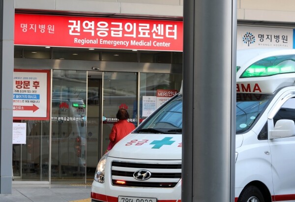 국내 28번째 신종코로나 확진자가 격리된 경기도 고양 명지병원 권역응급의료센터. [사진= 연합뉴스]