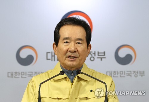 정세균 국무총리가 22일 오후 정부서울청사에서 신종 코로나바이러스 감염증(코로나19)의 전국적 확산세 관련 대국민담화를 발표하고 있다. [사진= 연합뉴스]