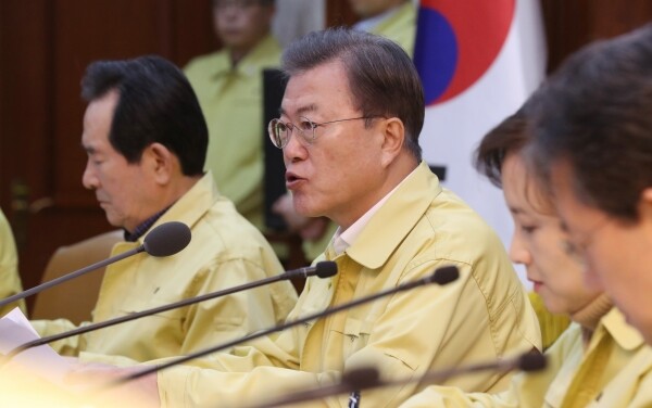 문재인 대통령이 23일 오후 정부서울청사에서 열린 코로나19 범정부대책회의에서 발언하고 있다. [사진= 연합뉴스]