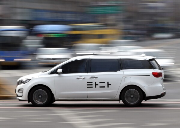 이른바 '타다 금지법'으로 불리는 여객자동차운수사업법 개정안이 6일 국회 본회의를 통과하면서 '타다' 서비스가 사실상 멈춰서게 됐다.  [사진= 연합뉴스]