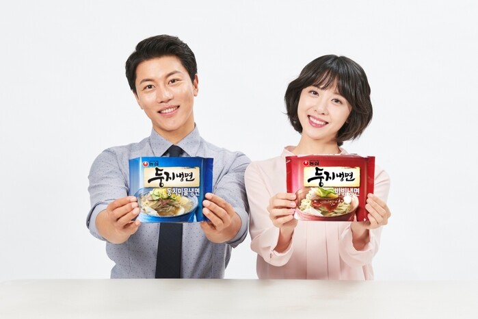 농심 둥지냉면 모델 음문석 김민아.(사진=농심)