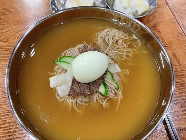 이번주 SBS '생활의 달인'에서는 첫 번째 맛집으로서 여름철을 앞두고 '평안도식 평양냉면집'의 비법을 소개할 에정이다.  [사진=  SBS '생활의 달인' 제공]
