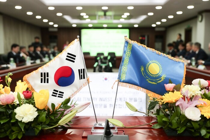 지난 2월 한국마사회와 카자흐스탄 텐그리인베스트먼트사는 알마티 경마장 현대화를 위한 자문계약을 체결했다.(사진=한국마사회)