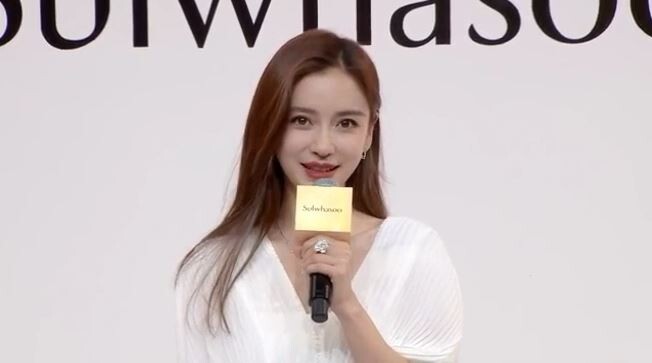 설화수, 윤조에센스 중국 디지털 론칭영상 갈무리.(사진=아모레퍼시픽)