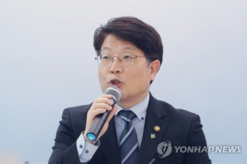 고기영 법무부 차관이 10일 오후 서울 서초구 서울고검에서 다중대표소송 도입, 감사위원 분리 선임 등을 골자로 하는 상법 개정안 관련 개요를 발표하고 있다. [사진= 연합뉴스]