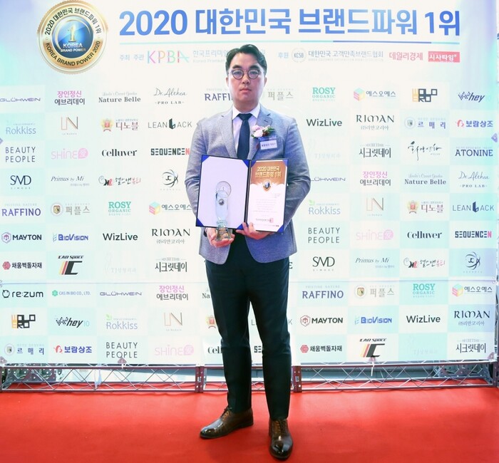 지난달 30일 서울 리베라 호텔에서 열린 2020 대한민국 브랜드파워 1위 시상식에서는 오준오 보람그룹 대표이사가 상조서비스 부문 대상을 받았다.(사진=보람상조)