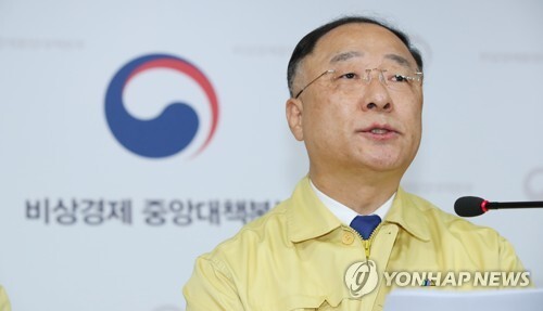홍남기 경제부총리 겸 기획재정부 장관이 10일 오전 정부서울청사에서 6·17 부동산 정책 후속 대책을 발표하고 있다. [사진= 연합뉴스]