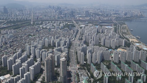 서울 송파구 롯데월드타워 전망대에서 바라본 잠실과 삼성동 일대. [사진= 연합뉴스]