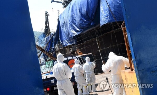 잇따른 선원 코로나19확진에 부산항 비상.[출처= 연합뉴스]