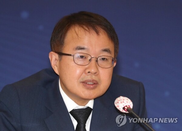 22일 오전 서울 프레스센터에서 열린 제16차 일자리위원회에서 발언하는 김용기 일자리위원회 부위원장. [출처= 연합뉴스]