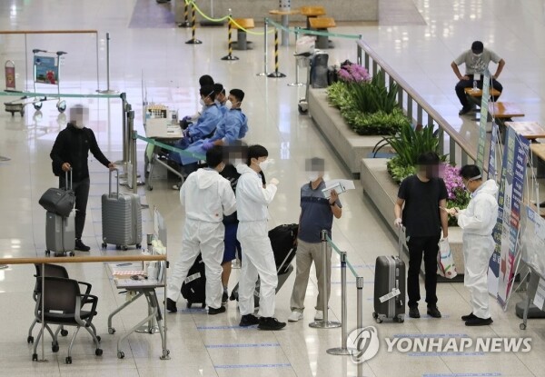 지역발생 보다 많은 해외유입감염.[출처= 연합뉴스]