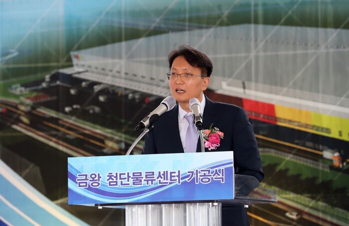 박대준 쿠팡 신사업부문 대표가 ‘쿠팡 금왕 첨단물류센터 기공식’에서 인사말을 하고 있다. 새롭게 설립되는 쿠팡 금왕 첨단물류센터는 2021년 8월 완공 예정이다.(사진=쿠팡)