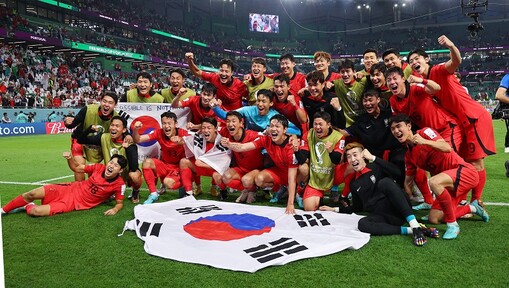[카타르 월드컵] 한국, 12년만에 16강 진출 "알라이얀의 기적" …김영권 동점골·황희찬 결승골로 포르투갈에 2-1 역전승