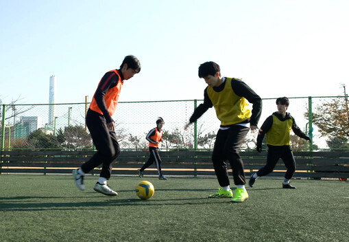 겨울 풋살·농구, 관절 손상 예방하려...