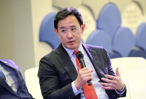 다보스에 울린 최윤범의 경고…"핵심광...