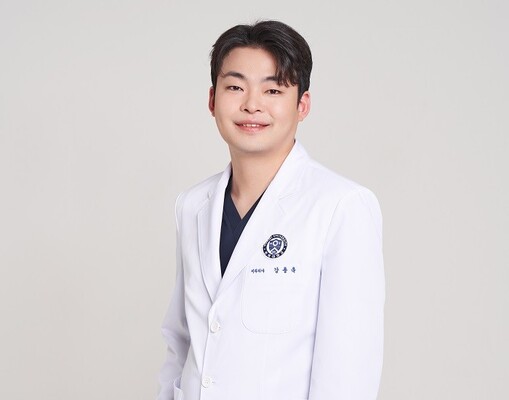 앞니임플란트, 심미·기능 모두 잡으려...