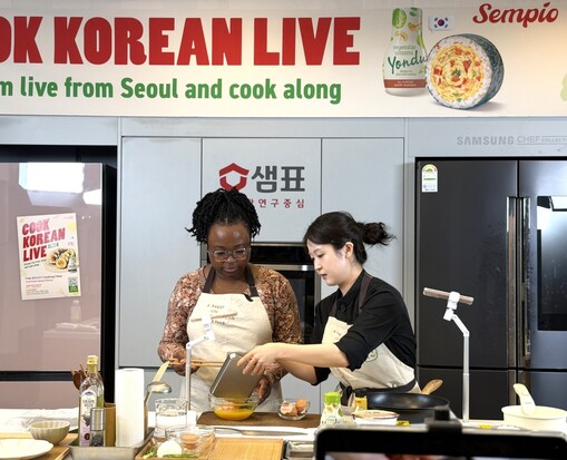 “김밥 직접 말았다”… 샘표, 미국서...