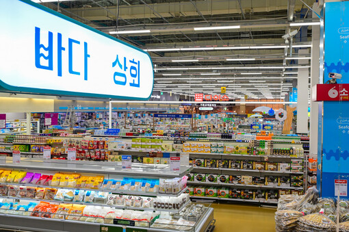 "하나로마트의 변신"…다이소 품자 농...